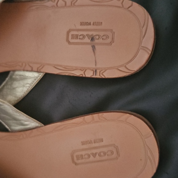 Coach Women's Sz10B Sara Flat Strap Logo  Sandals Patent Cream 100% Leather - Picture 6 of 11